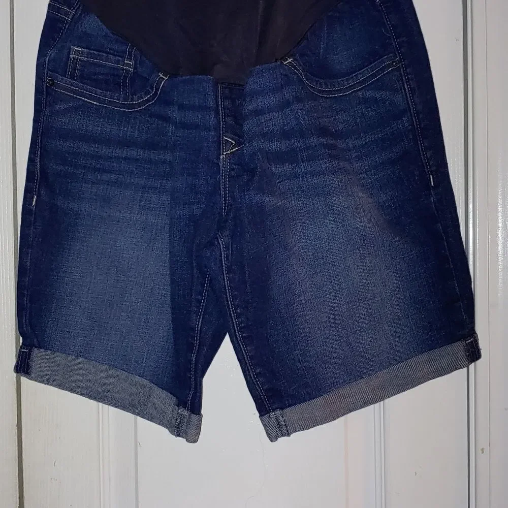 Old Navy Maternity  full panel denim shorts Sz 10 NWOT